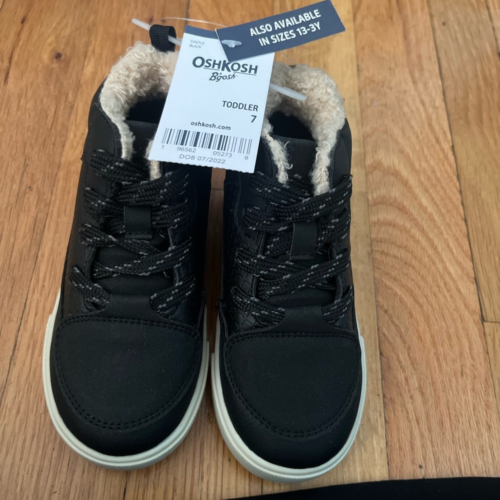 - Oshkosh b’gosh size 7t sheep’s lined high tops
